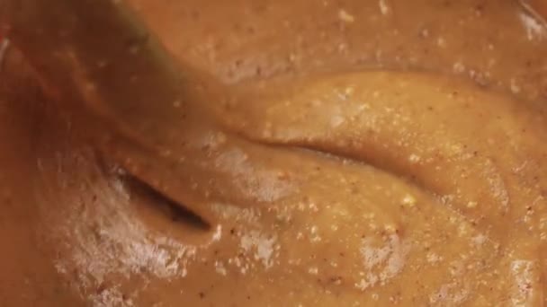 Mieszanie Kremowego Masła Orzechowego Słoiku Nożem Kuchennym Zbliżenie — Wideo stockowe