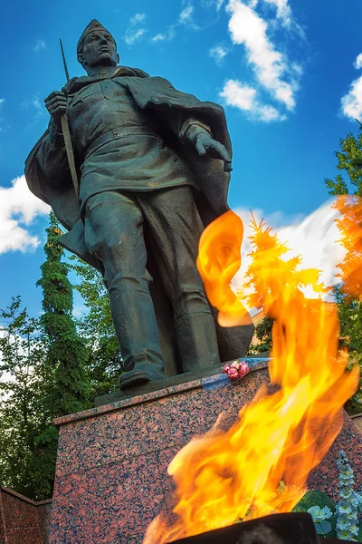 Memorial a la tumba de soldados murió en la Segunda Guerra Mundial en Zvenigorod, Rusia — Foto de Stock