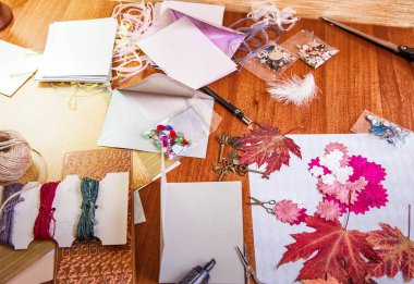 Scrapbooking elemanları ve aksesuarları