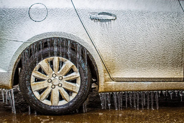 Fragment automobilu pokryta ledem — Stock fotografie