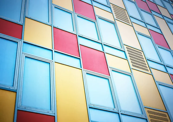 Färgglad modern fasad — Stockfoto