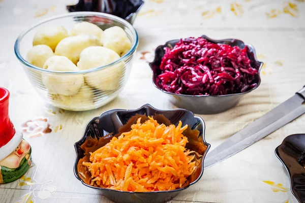 Preparing russian traditional salad herring under fur coat — Stock Photo, Image