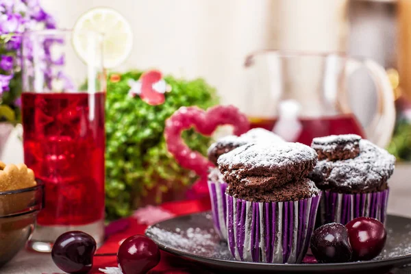 Čokoládové muffiny a limonády — Stock fotografie