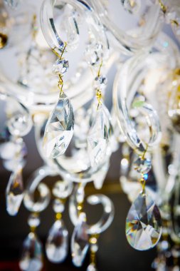 Kristal bir avize sarkacak bir parçası