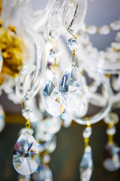 Un frammento di un lampadario di cristallo — Foto Stock