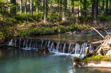 Saf akışı şelale üzerinde göster