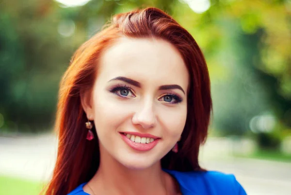 Young beautiful woman portrait — Stock Photo, Image