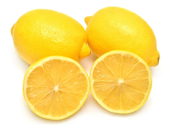 Limões tropicais maduros com fatias — Fotografia de Stock