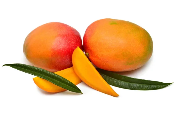 Mango Con Hoja Rodajas Aisladas Sobre Fondo Blanco — Foto de Stock