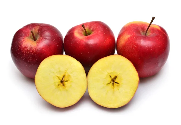 Grupo de manzanas rojas y macro fruta en rodajas aisladas sobre fondo blanco — Foto de Stock