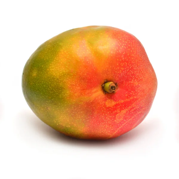 Beyaz arka planda tamamen izole edilmiş bir mango. Çok renkli güzel. — Stok fotoğraf