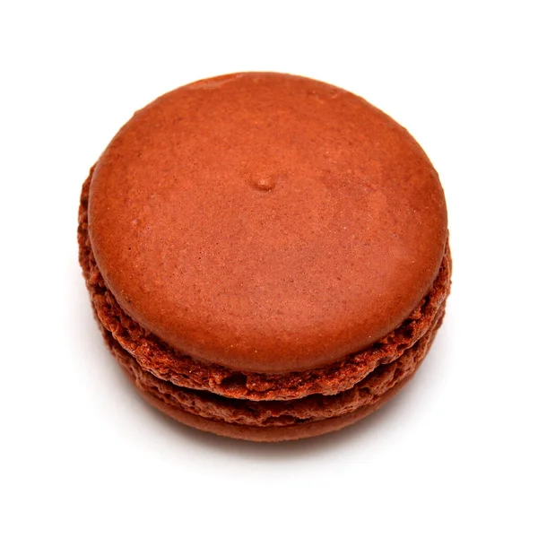 Prachtige macarons chocolade bruin geïsoleerd op witte achtergrond — Stockfoto