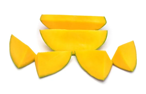 Mango fruitschijfje geïsoleerd op witte achtergrond. Platte lay, top vi — Stockfoto