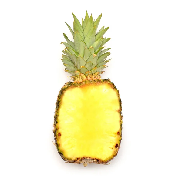 Ananas halv isolerad på vit bakgrund. Kreativa tropiska f — Stockfoto