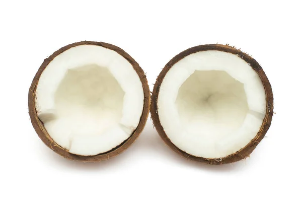 Kokosnüsse zwei halb isoliert auf weißem Hintergrund. tropische Früchte. — Stockfoto