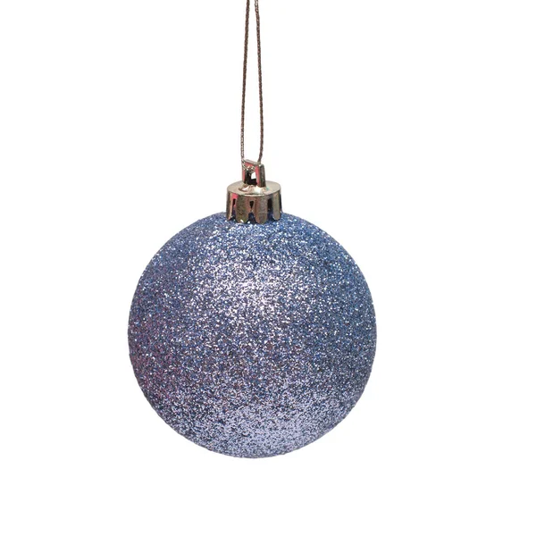 Bola azul de Navidad aislada sobre fondo blanco. Puesta plana, superior — Foto de Stock