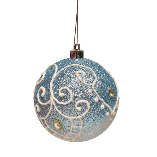 Niebieska piłka świąteczna z piękną dekoracją izolowane na białym — Zdjęcie stockowe