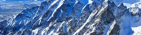Panorama de montagne d'hiver . — Photo
