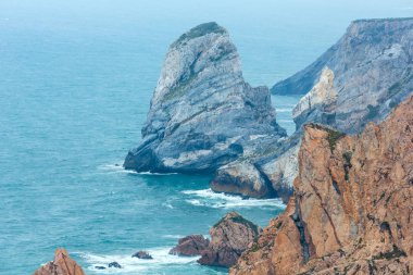 Bulutlu hava, Portekiz Atlantik sahil görünümünde.