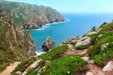 Bulutlu hava, Portekiz Atlantik sahil görünümünde.