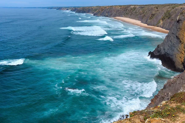 Atlanti-óceán partján fekvő (Algarve, Portugália). — Stock Fotó