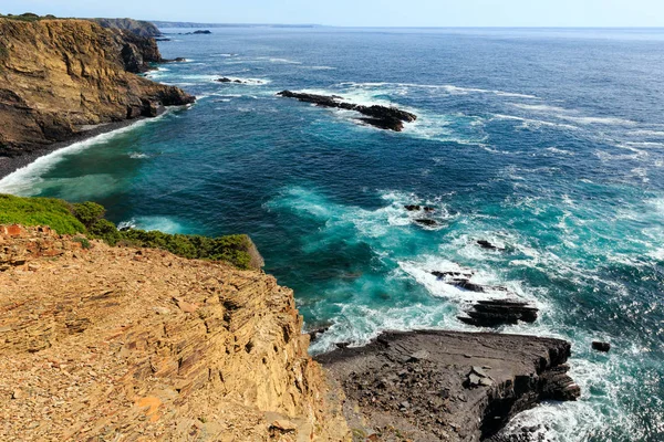 Summer Atlantic ocean coast. Algarve, Portugal. — Stock Photo, Image