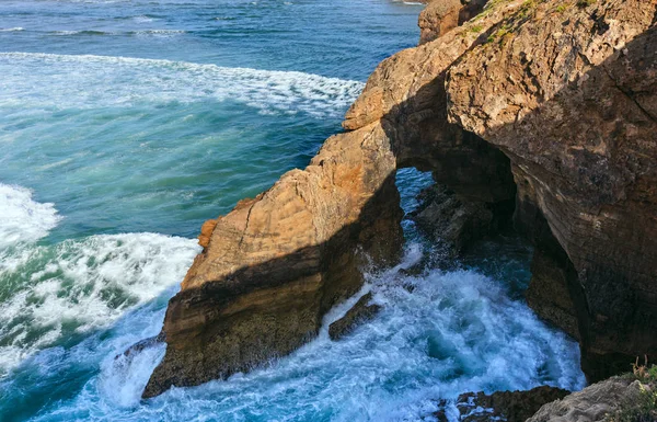 Deniz kıyı cliff. — Stok fotoğraf