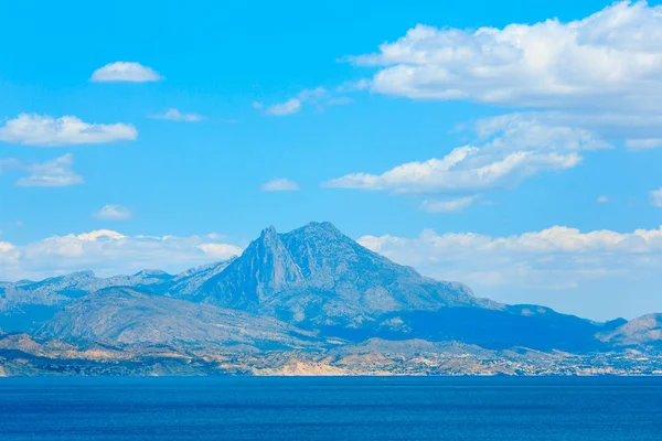 Uitzicht op de kust Benidorm stad (Spanje). — Stockfoto