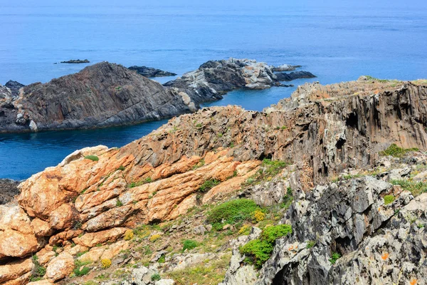 Costa Brava costa rochosa, Espanha . — Fotografia de Stock
