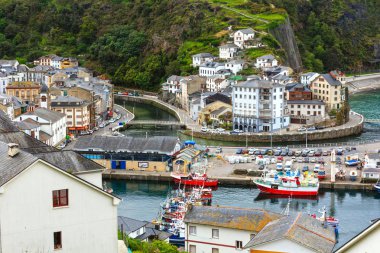 Luarca şehir cityscape, İspanya.