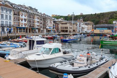 Luarca şehir cityscape, İspanya.