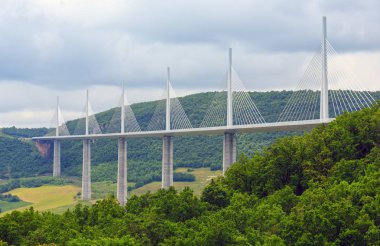 Askılı köprü Millau Viyadüğü, Fransa.
