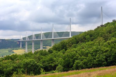 Askılı köprü Millau Viyadüğü, Fransa.