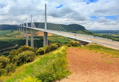 Askılı köprü Millau Viyadüğü, Fransa.