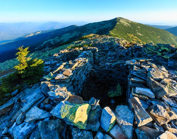 Widok na góry rano lato (Podkarpacie, Ukraina). — Zdjęcie stockowe