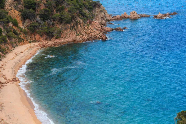 Verano mar costa rocosa vista (España ). — Foto de Stock