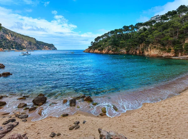 Zomer rotskust zeezicht (Spanje). — Stockfoto