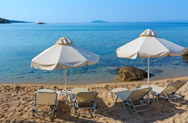 Влітку пляж вранці (Халкідікі, Греція). — стокове фото