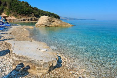 Yaz sabahı Pulebardha plaj (Arnavutluk).