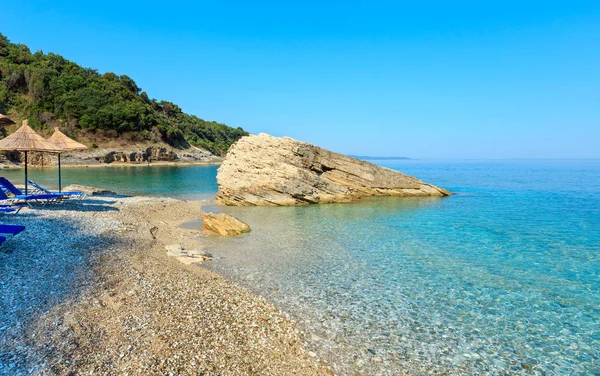 Mattina estiva Spiaggia Pulebardha (Albania ). — Foto Stock