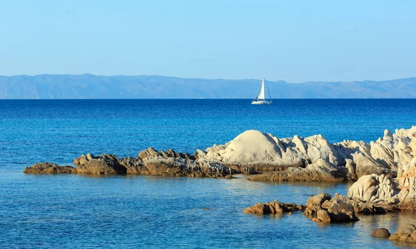 Узбережжя Егейського моря (Халкідікі, Греція). — стокове фото