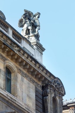 Louvre Müzesi (Paris).