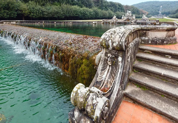 Szökőkút Cecere, a királyi palota Caserta, Olaszország. — Stock Fotó