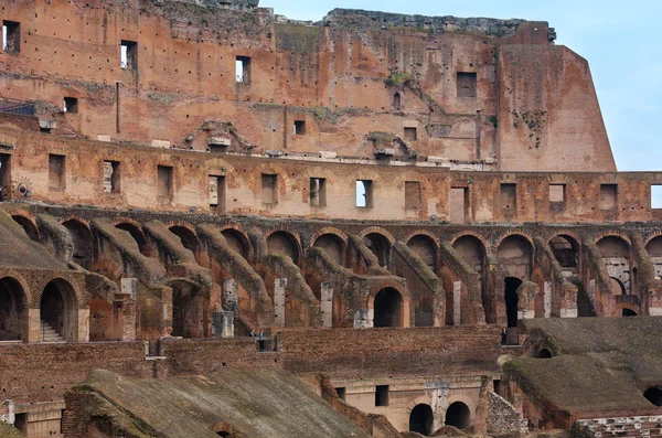 Uma visão interna do Coliseu em Roma . — Fotografia de Stock