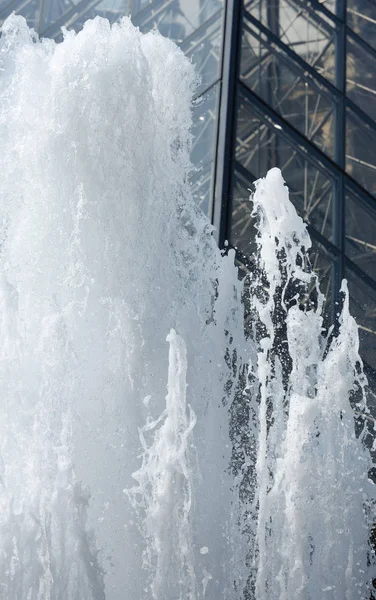 Водяних струменів фонтану. — стокове фото