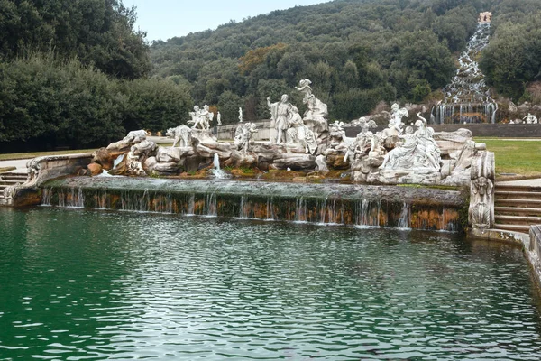 Pałac Królewski Caserta, fontanna Wenus i Adonis. — Zdjęcie stockowe