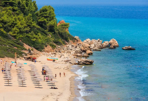 Mar Egeu costa com praia (Grécia ). — Fotografia de Stock