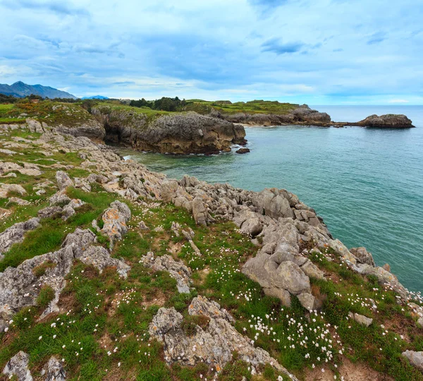 Golfo de Vizcaya costa rocosa, España . —  Fotos de Stock