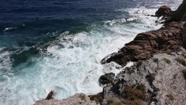 Sommaren klippiga kusten (Costa Blanca, Spanien). — Stockvideo