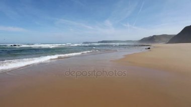 Atlantik Okyanusu fırtına ve sandy beach.